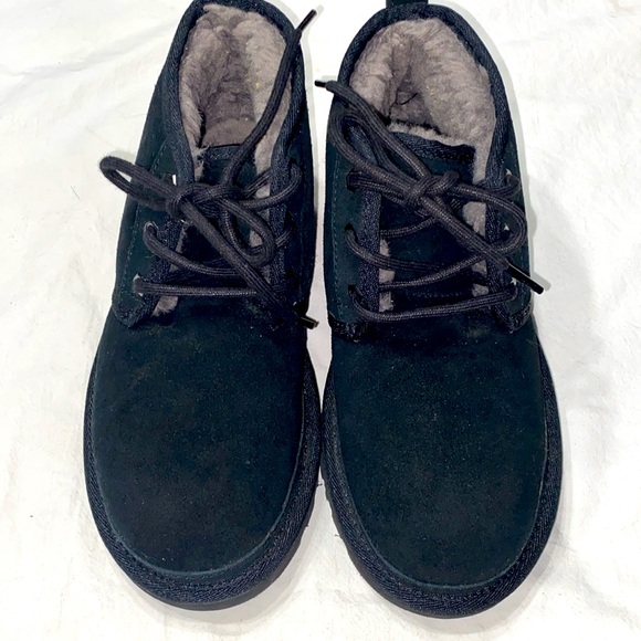 UGG Women’s Neumel Leather Chukka - Picture 2 of 10